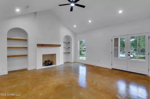Living - 45 Westridge Dr, Brandon, MS 39047 photo 4 of 4