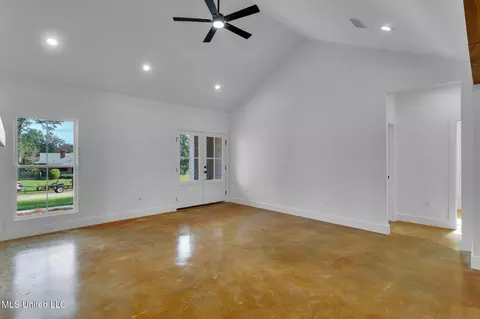 Living - 45 Westridge Dr, Brandon, MS 39047 photo 2 of 4