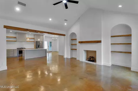 Living - 45 Westridge Dr, Brandon, MS 39047 photo 1 of 4
