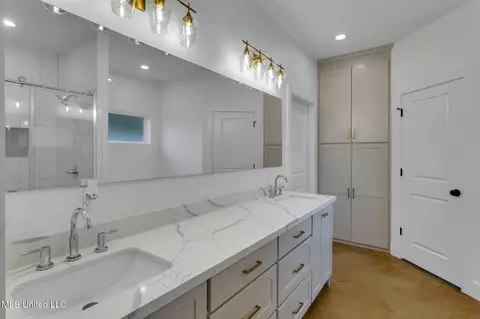 Bath - 45 Westridge Dr, Brandon, MS 39047 photo 1 of 4