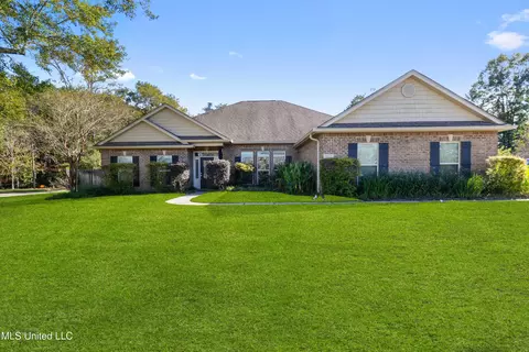 9417 Woodrow Pl, Biloxi, MS 39532