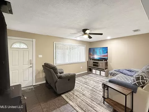 214 W Pine Dr, Pearl, MS 39208
