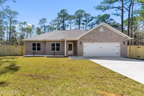697 Plum St, Ocean Springs, MS 39564