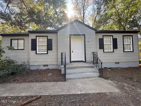 217 S Sunset Ter, Jackson, MS 39212 photo 1
