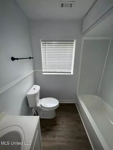 Bath - 805 Dorgan St, Jackson, MS 39204 photo 1 of 2