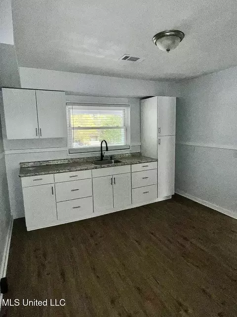 805 Dorgan St, Jackson, MS 39204