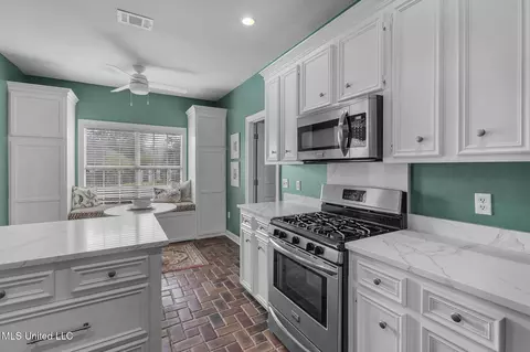 Kitchen - 433 Fairfield Dr, Madison, MS 39110 photo 4 of 4