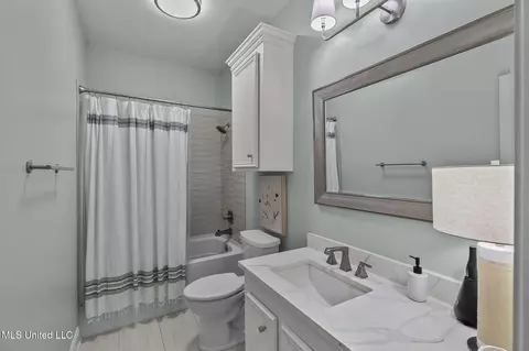 Bath - 433 Fairfield Dr, Madison, MS 39110 photo 5 of 6