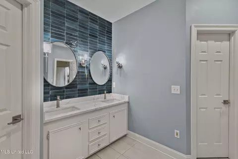 Bath - 433 Fairfield Dr, Madison, MS 39110 photo 2 of 6