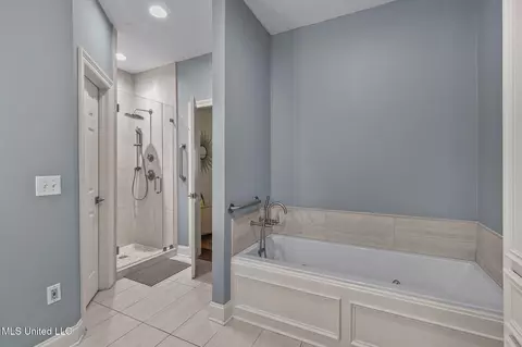 Bath - 433 Fairfield Dr, Madison, MS 39110 photo 3 of 6
