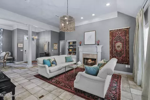 Living - 433 Fairfield Dr, Madison, MS 39110 photo 1 of 2