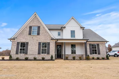 108 Garrett Dr, Batesville, MS 38606