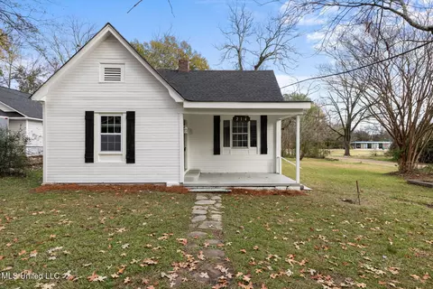 214 S Highland Dr, Tupelo, MS 38801