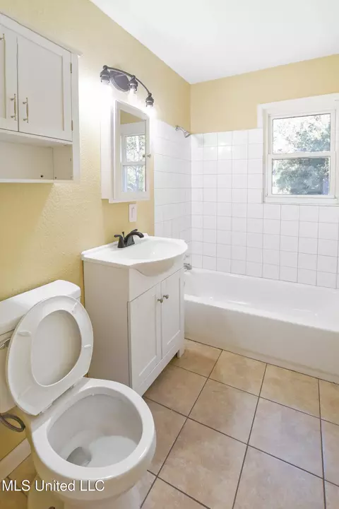 Bath - 3625 Rollins Ave, Moss Point, MS 39563 photo 1 of 1