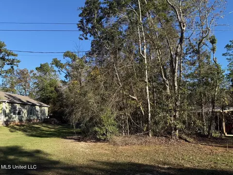 10771 Lilinoe Way, Diamondhead, MS 39525