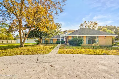 230 Ninth St, Bay Saint Louis, MS 39520