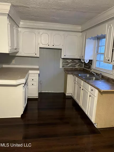 Kitchen - 5042 Lurline Dr, Jackson, MS 39204 photo 1 of 1