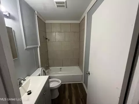 Bath - 5042 Lurline Dr, Jackson, MS 39204 photo 2 of 2