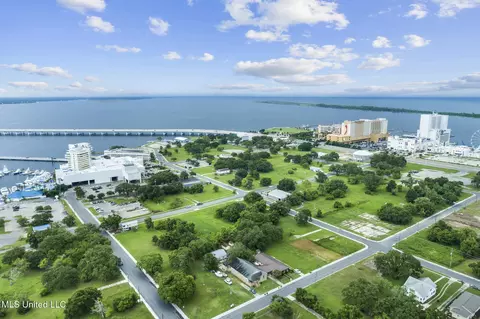 214 Howard Ave, Biloxi, MS 39530
