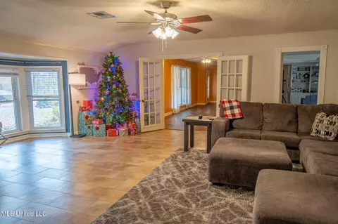 Living - 54 Melanie Rd, Natchez, MS 39120 photo 1 of 5