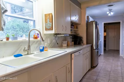 Kitchen - 54 Melanie Rd, Natchez, MS 39120 photo 1 of 3
