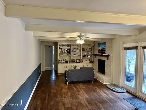 Living - 54 Melanie Rd, Natchez, MS 39120 photo 5 of 5