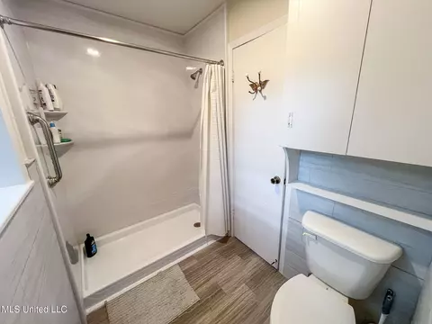 Bath - 54 Melanie Rd, Natchez, MS 39120 photo 2 of 4
