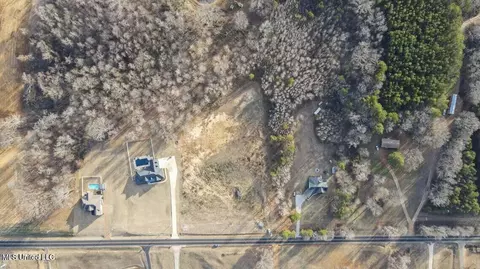 5431 Dean Rd, Nesbit, MS 38651