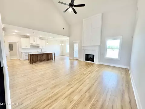 Living - 1772 Bakersfield Way, Nesbit, MS 38651 photo 2 of 3