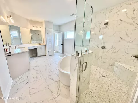 Bath - 1772 Bakersfield Way, Nesbit, MS 38651 photo 2 of 5