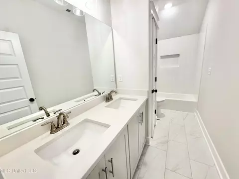 Bath - 1772 Bakersfield Way, Nesbit, MS 38651 photo 5 of 5