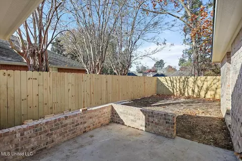 Exterior - 2043 Red Oak Dr, Brandon, MS 39042 photo 6 of 8