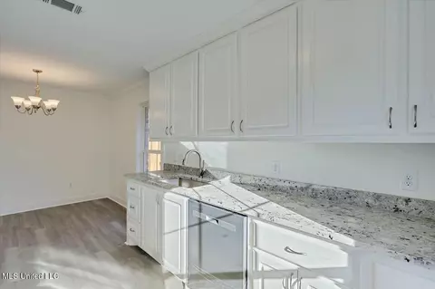 Kitchen - 2043 Red Oak Dr, Brandon, MS 39042 photo 3 of 3