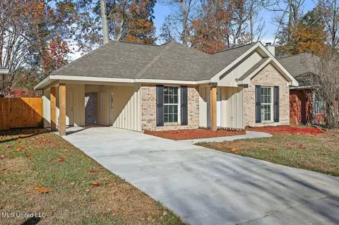 Exterior - 2043 Red Oak Dr, Brandon, MS 39042 photo 4 of 8
