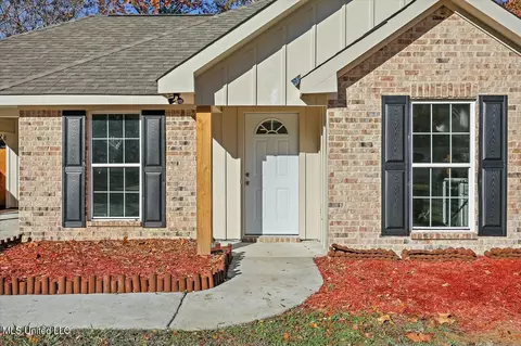 Exterior - 2043 Red Oak Dr, Brandon, MS 39042 photo 3 of 8
