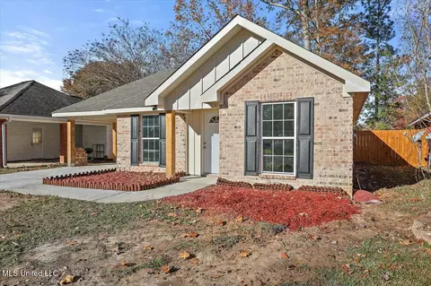Exterior - 2043 Red Oak Dr, Brandon, MS 39042 photo 5 of 8