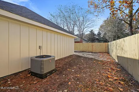 Exterior - 2043 Red Oak Dr, Brandon, MS 39042 photo 8 of 8