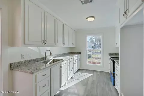 Other - 2043 Red Oak Dr, Brandon, MS 39042 photo 1 of 5