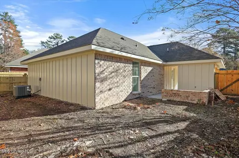 Exterior - 2043 Red Oak Dr, Brandon, MS 39042 photo 7 of 8