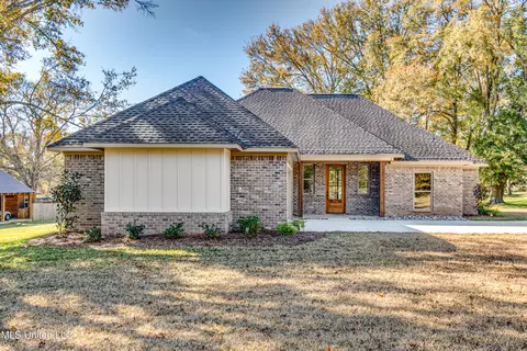 157 W Main St, Florence, MS 39073
