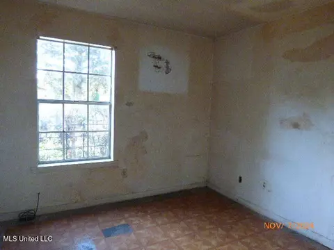 Bedroom - 111 Coral Ave, Natchez, MS 39120 photo 1 of 3