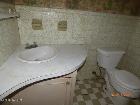 Bath - 111 Coral Ave, Natchez, MS 39120 photo 2 of 2