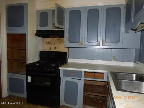 Kitchen - 111 Coral Ave, Natchez, MS 39120 photo 1 of 1