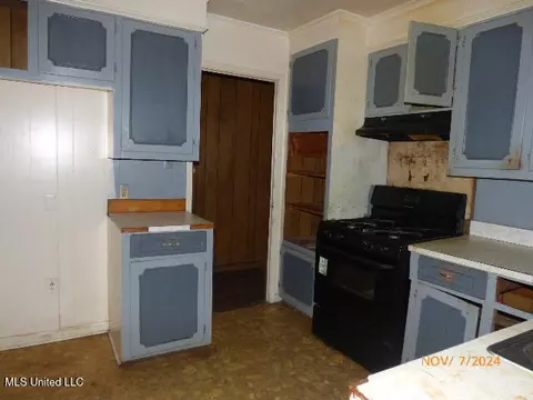 Entry Way - 111 Coral Ave, Natchez, MS 39120 photo 1 of 1