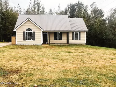 335 W Ridge Blvd, Holly Springs, MS 38635