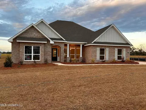 125 Firefly Dr, Lucedale, MS 39452