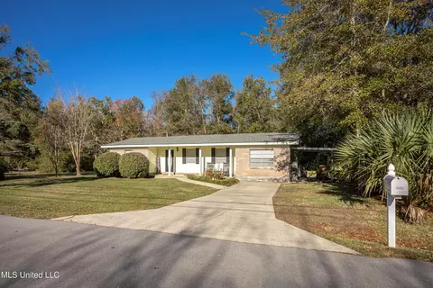 932 Camp Four Jacks Rd, Biloxi, MS 39532