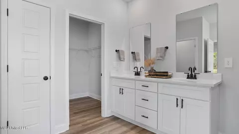 Entry Way - 13573 Sarus Dr, Vancleave, MS 39565 photo 4 of 11