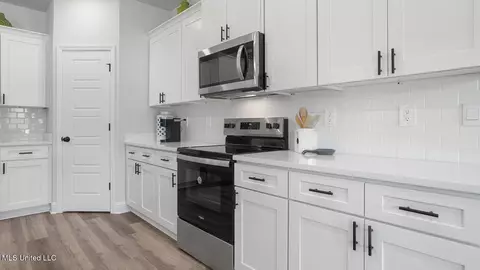 Kitchen - 13573 Sarus Dr, Vancleave, MS 39565 photo 2 of 3