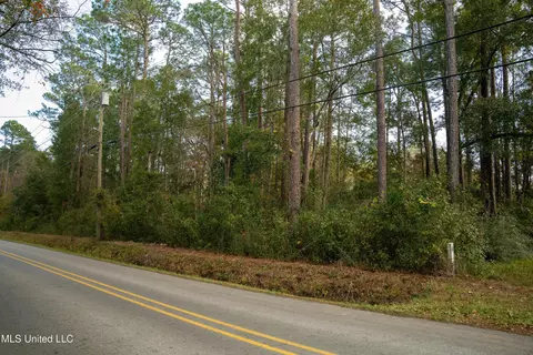 8513 Elm Ave, Ocean Springs, MS 39564